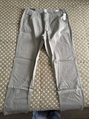 GAP Men's Straight Herringbone Utility Pant in Olive Green